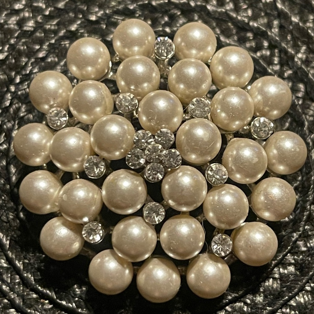 Vintage Pearl and rhinestone brooch.